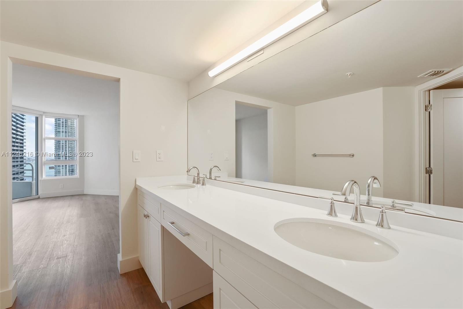 555 NE 34th St 801