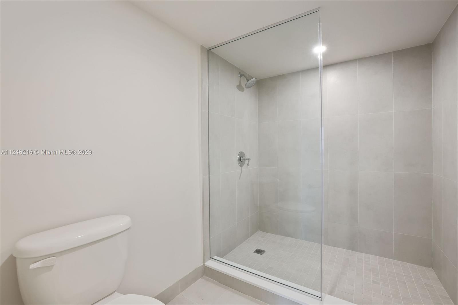 555 NE 34th St 801