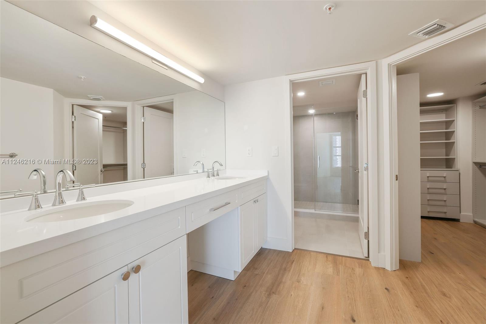 555 NE 34th St 801