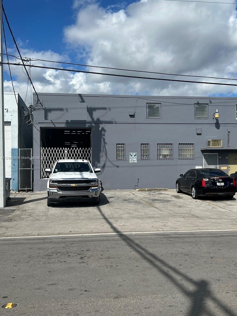   1713 w 33 pl  For Sale A11246688, FL