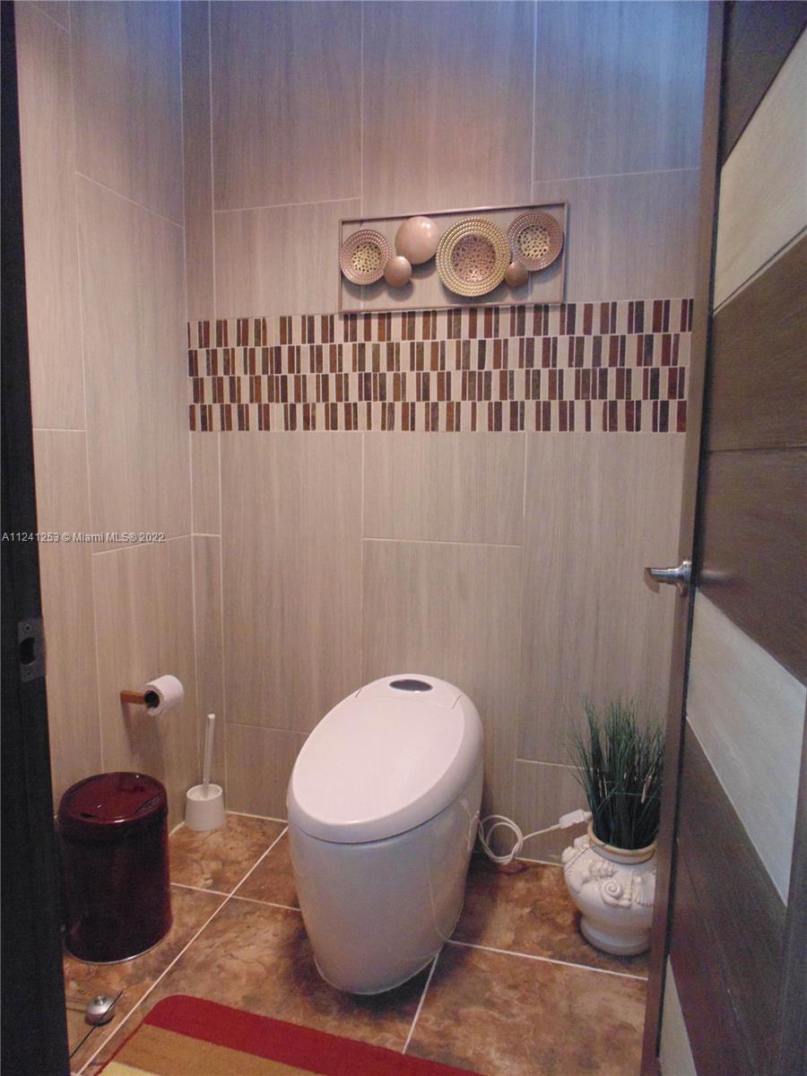 Electric Toilet SPA (Master Bath)
