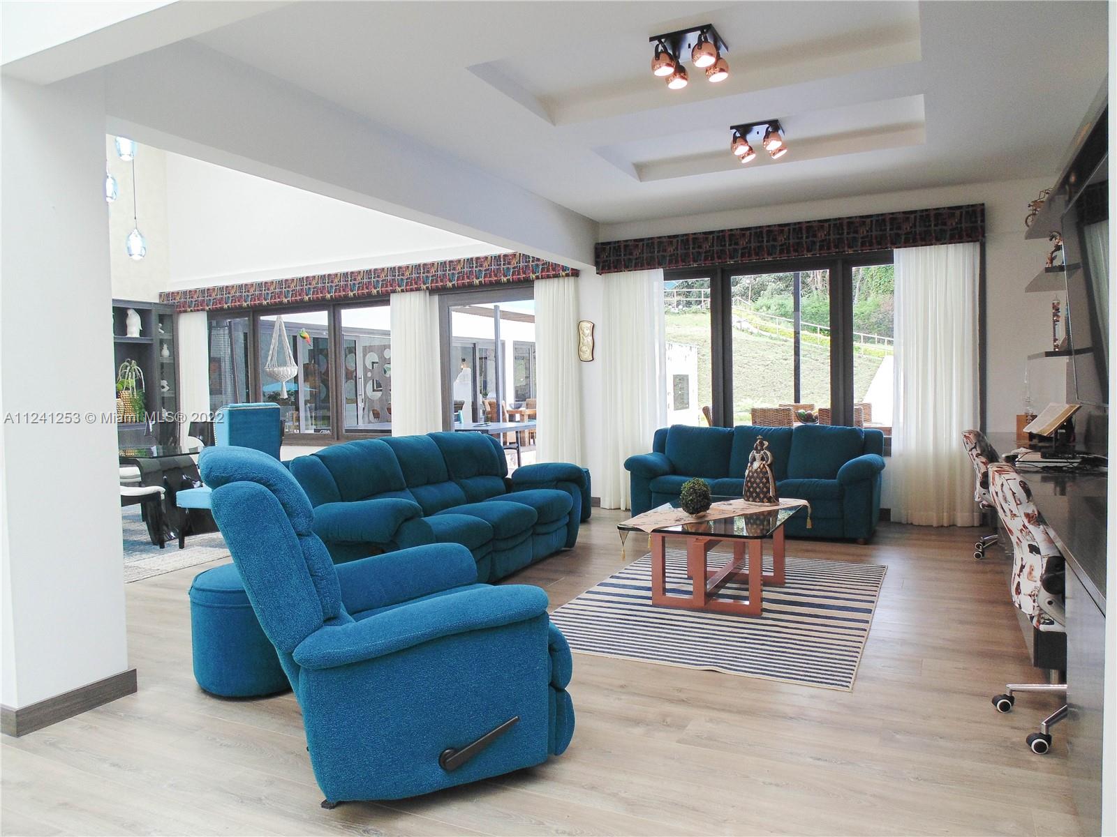 OIFormal Family Room