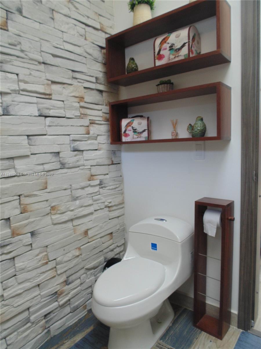 1/2  Powder room in main house