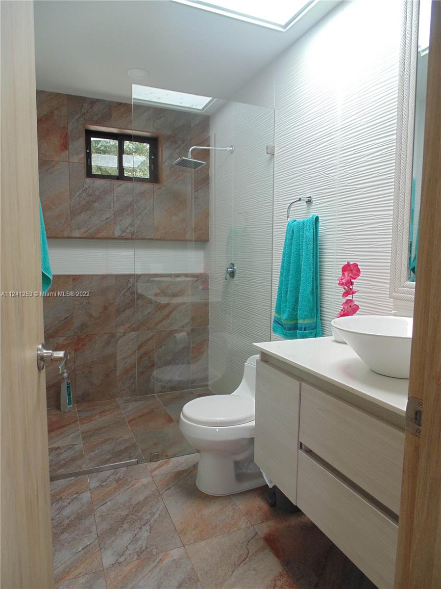 2nd bathroom