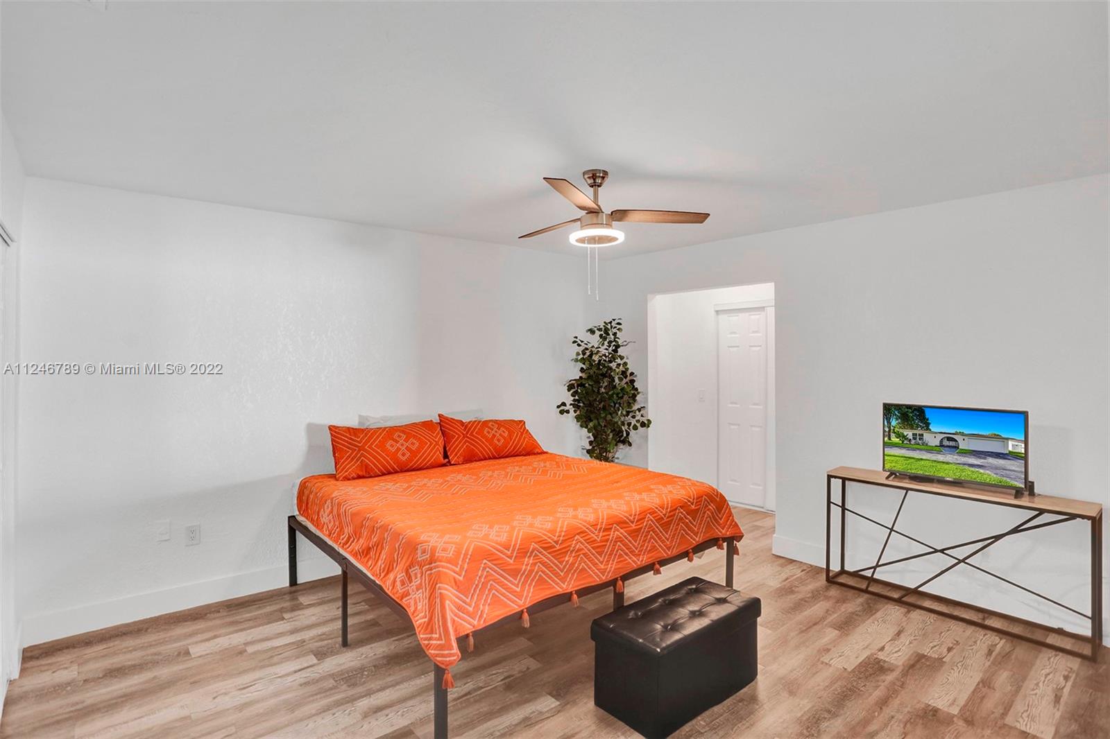 Listing Photo 11