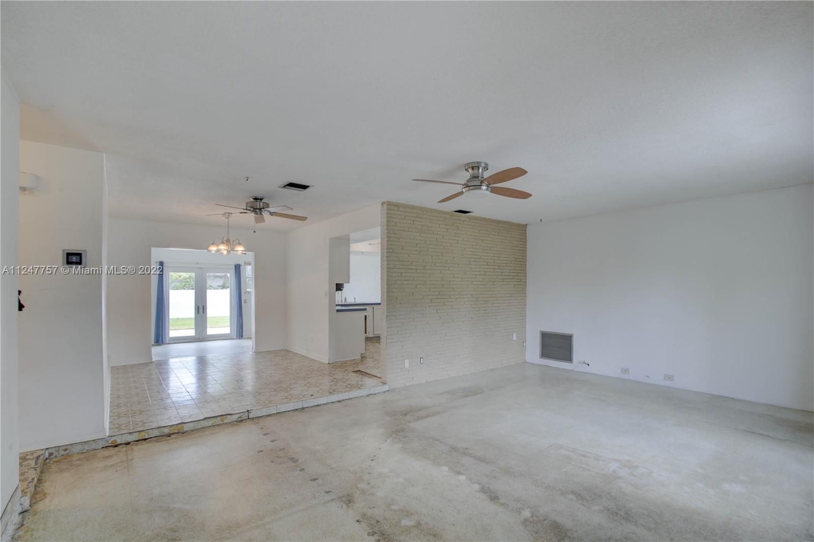 Listing Photo 11