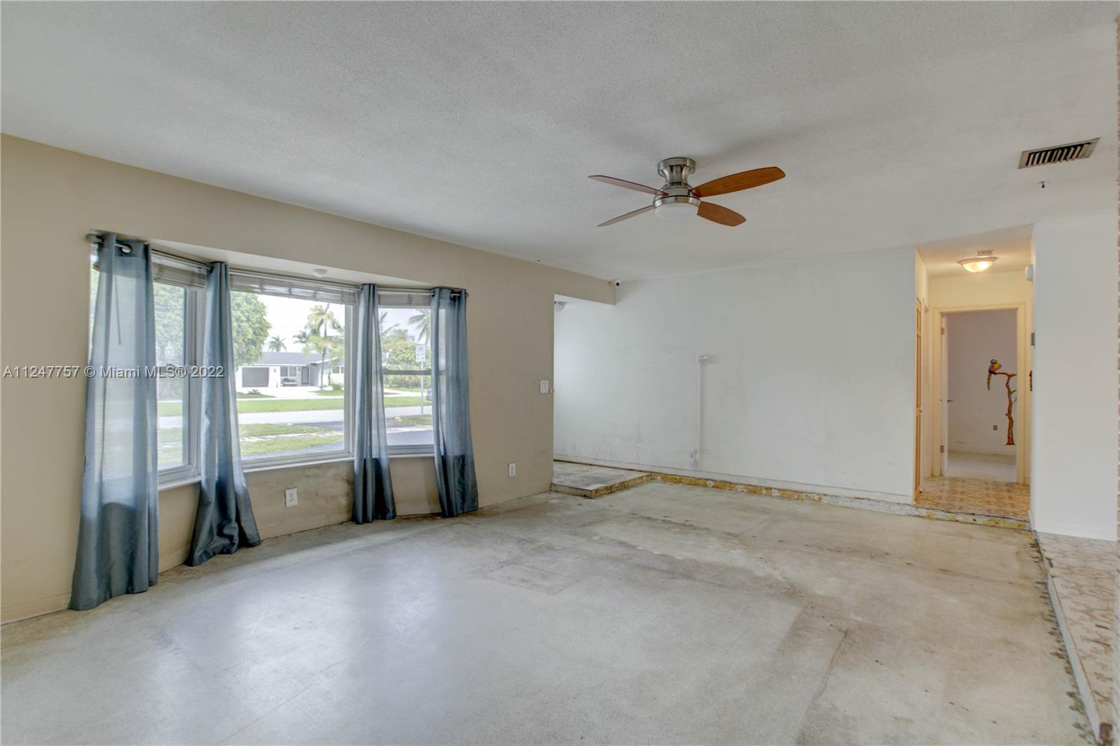 Listing Photo 12