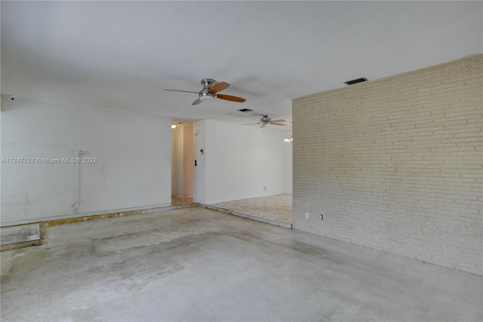Listing Photo 14