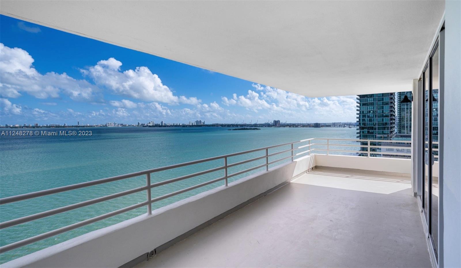 555 NE 34th St 2401