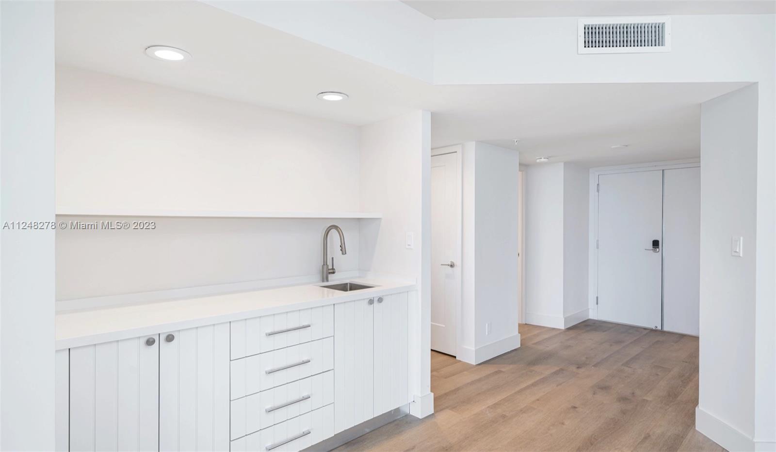 555 NE 34th St 2401