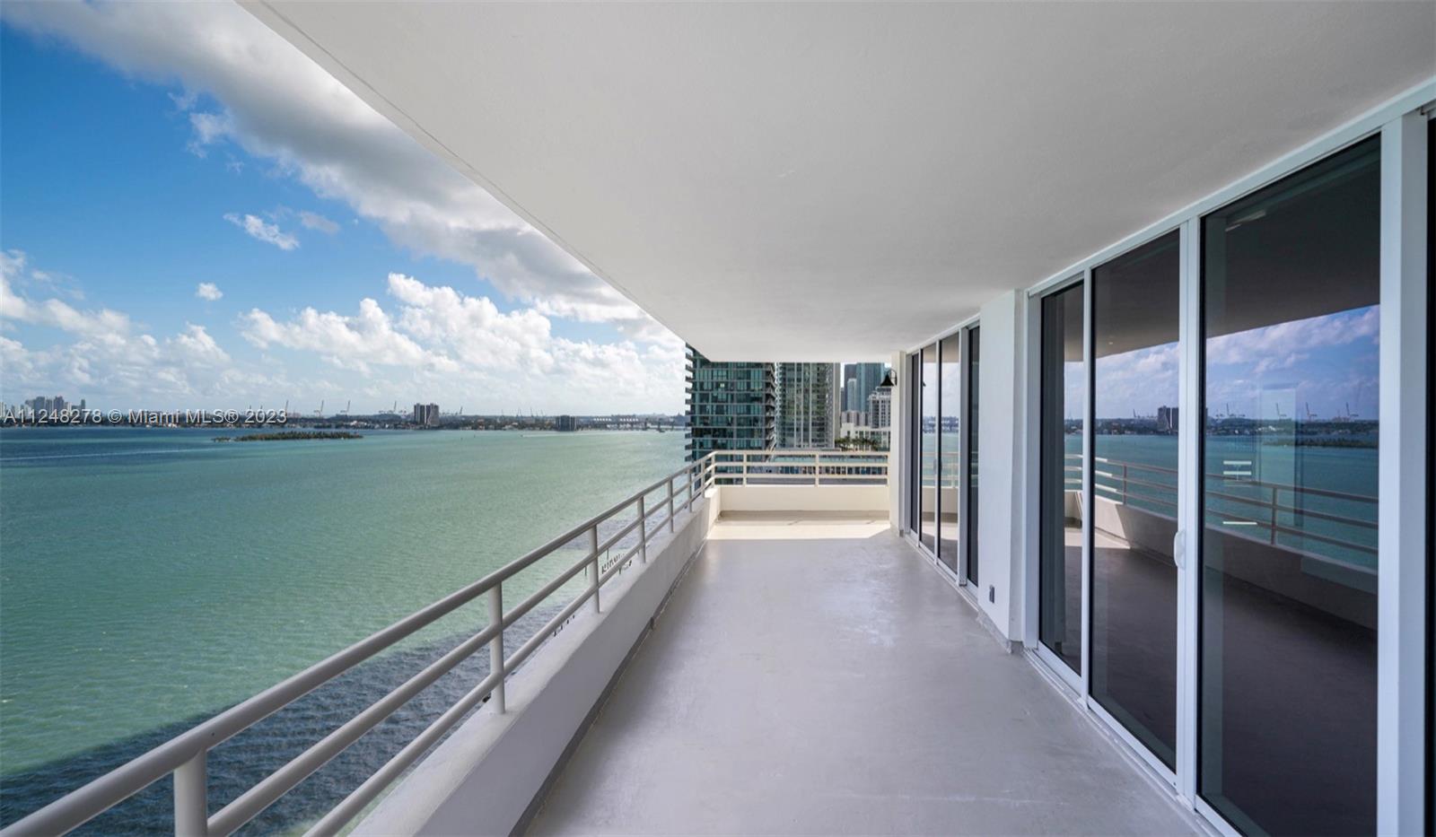555 NE 34th St 2401
