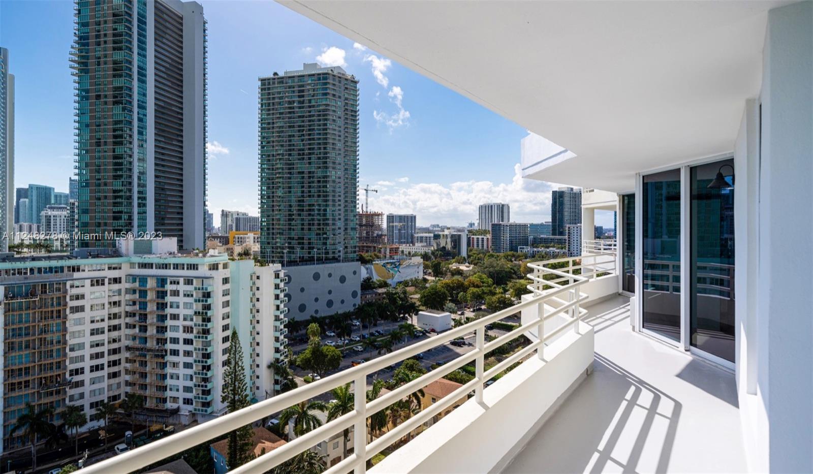 555 NE 34th St 2401