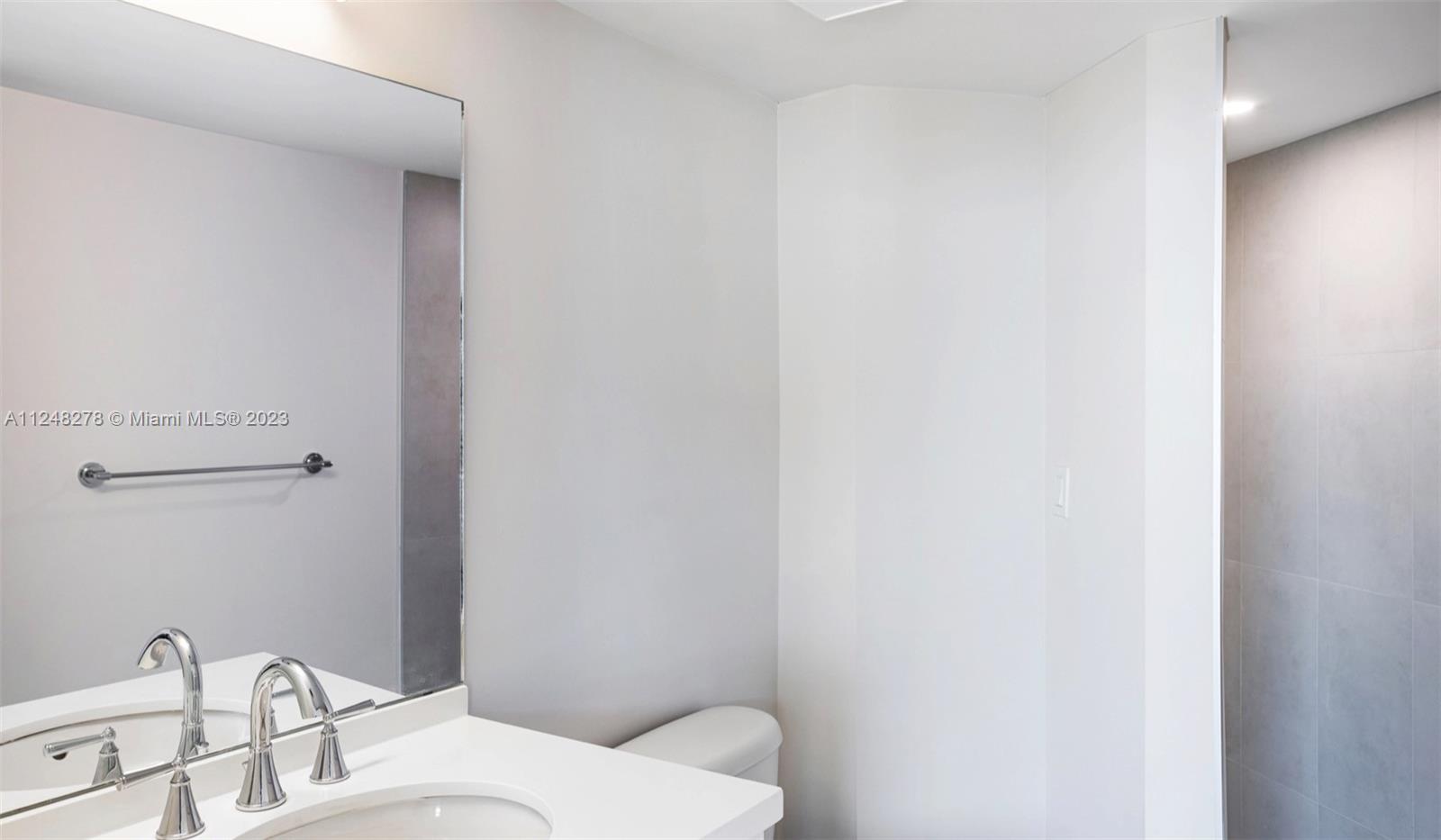 555 NE 34th St 2401