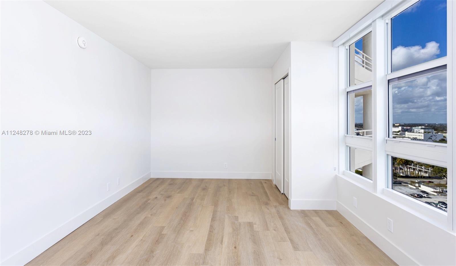 555 NE 34th St 2401
