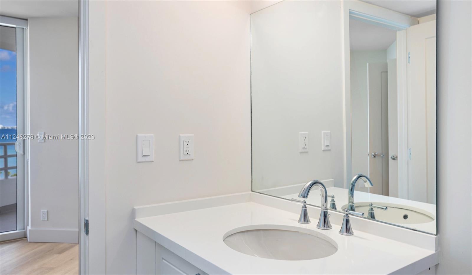 555 NE 34th St 2401