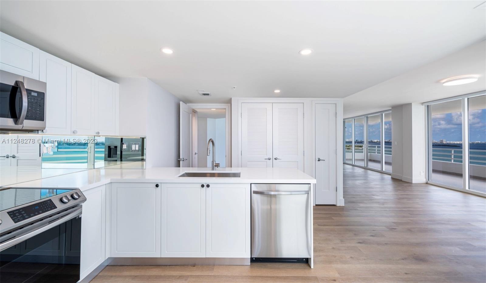 555 NE 34th St 2401