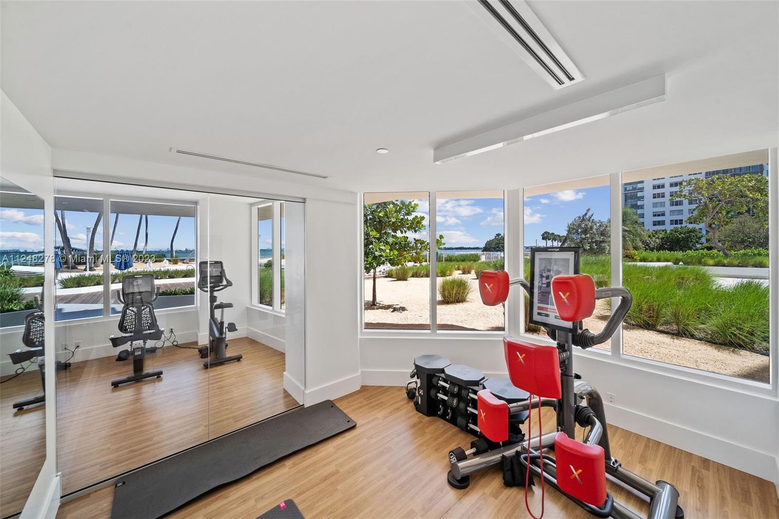 555 NE 34th St 2401