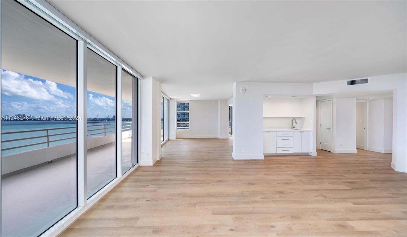555 NE 34th St 2401