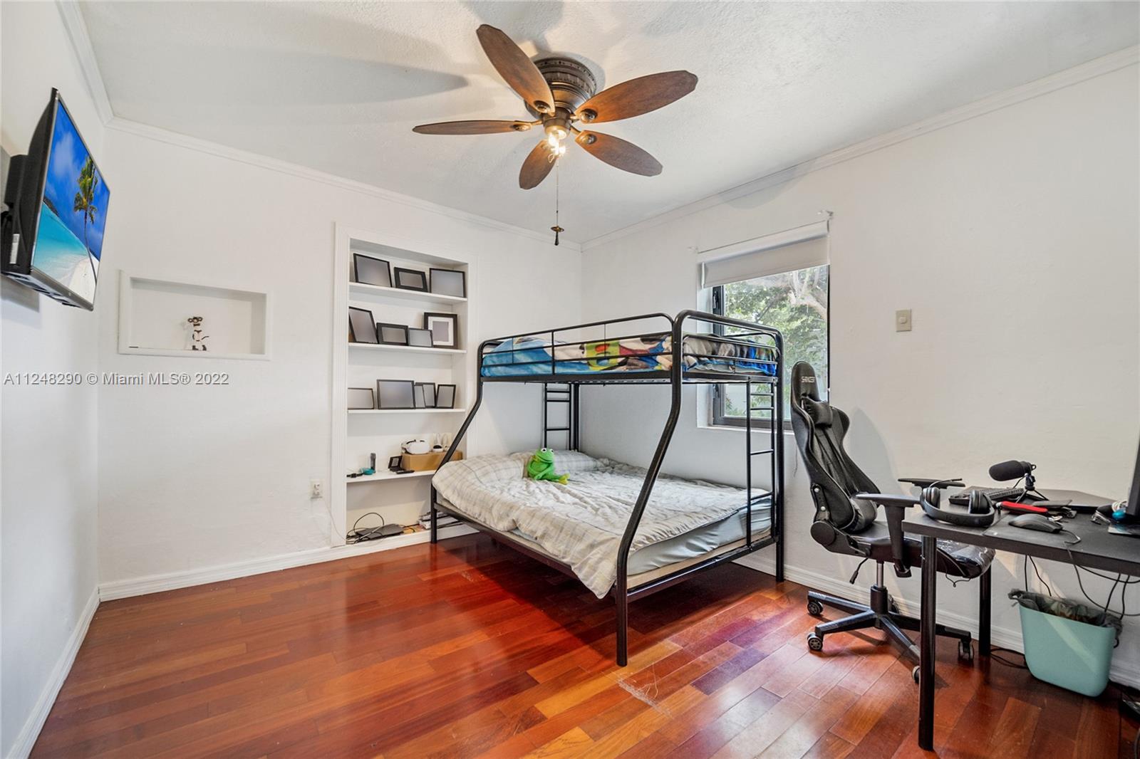Listing Photo 12