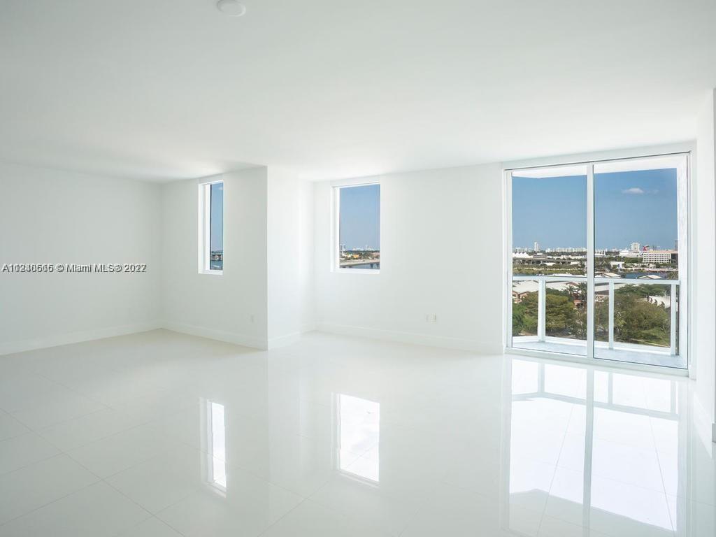 Beautiful Views! Central location near Miami Dade Collage, Bayside Marketplace, museums, opera house, restaurants, Whole Foods and Brickell area. Large 2 bedrooms, 2-1/2 bathrooms, features white porcelain floor throughout the unit, Stainless Steel appliances, black granite counter top. 2 balconies. Great amenities, includes 4 pools with pool service, gym, spa, club room with pool table and kitchen, sundeck, business room and more.