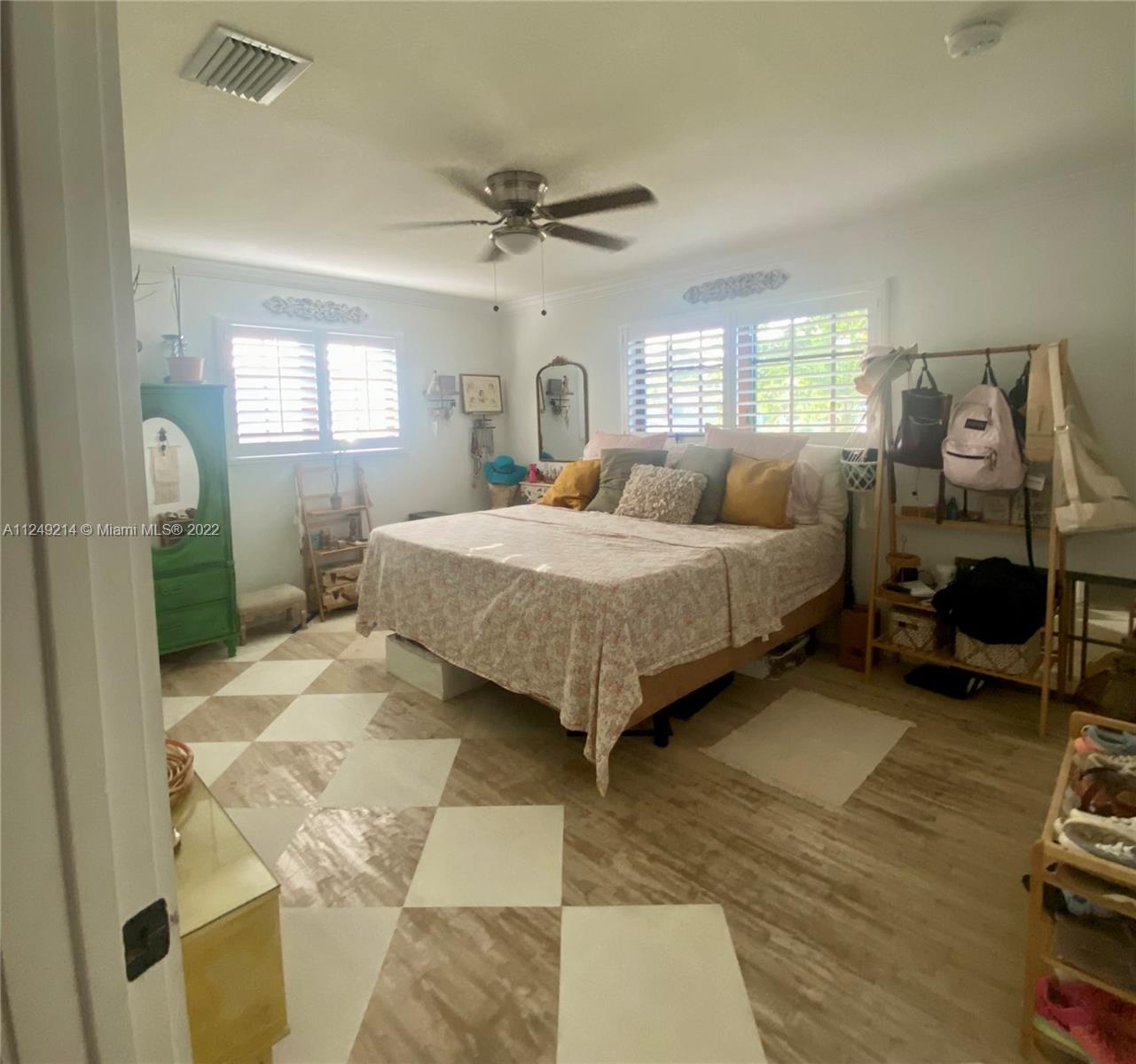 Listing Photo 11