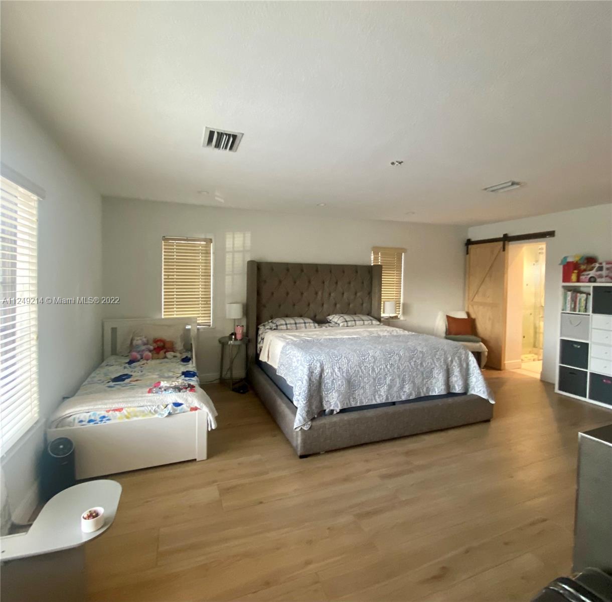 Listing Photo 8