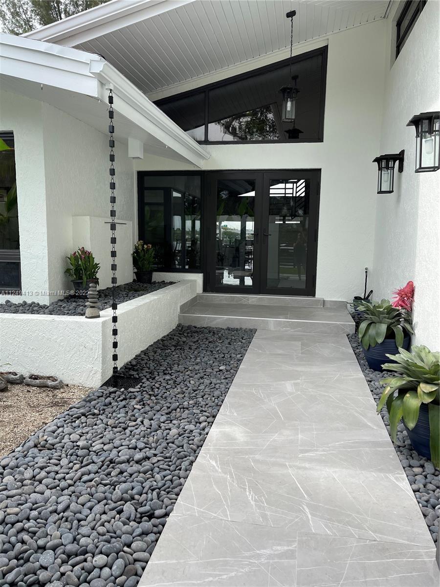 Lanai Entrance
