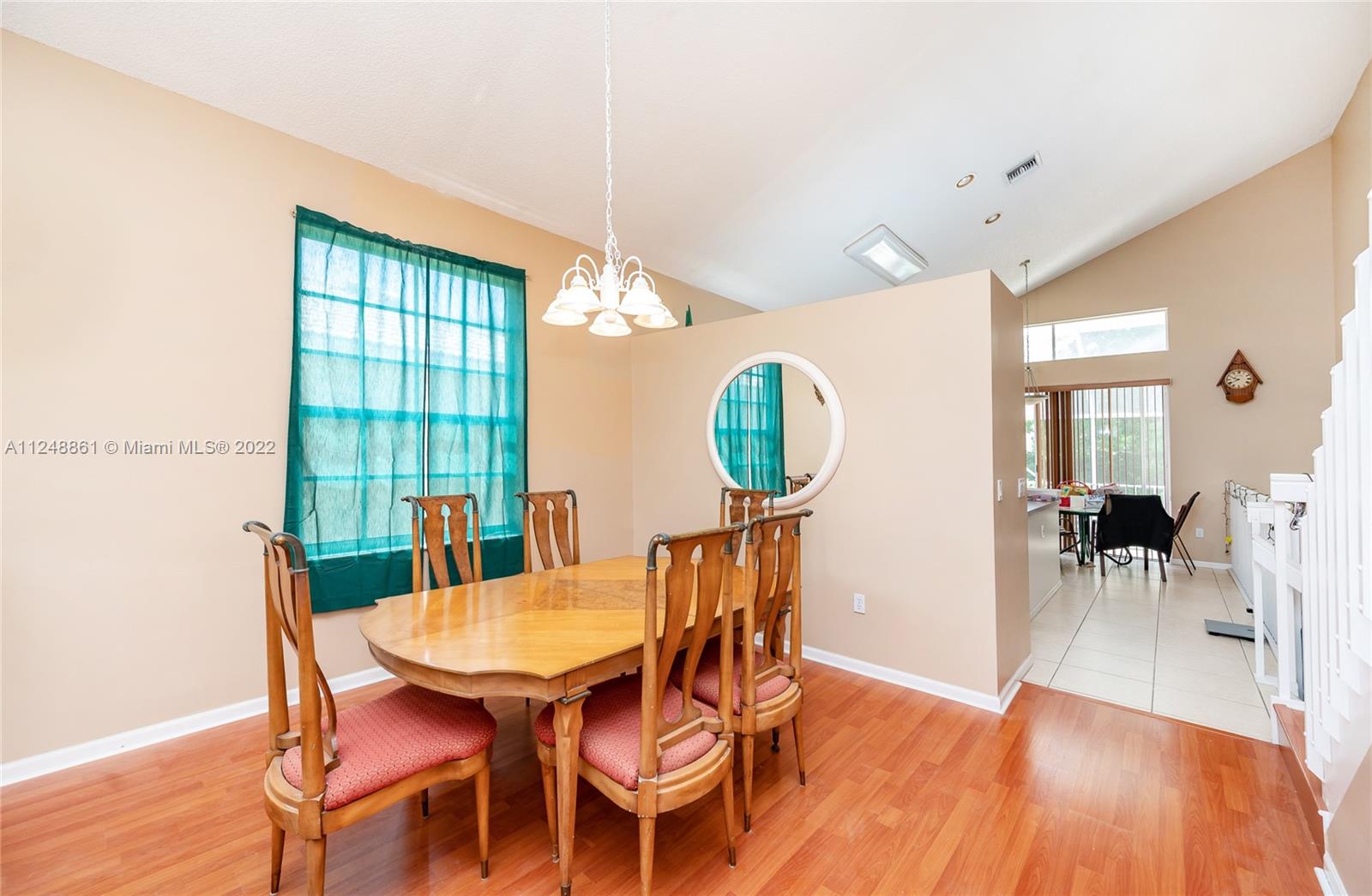 Listing Photo 10