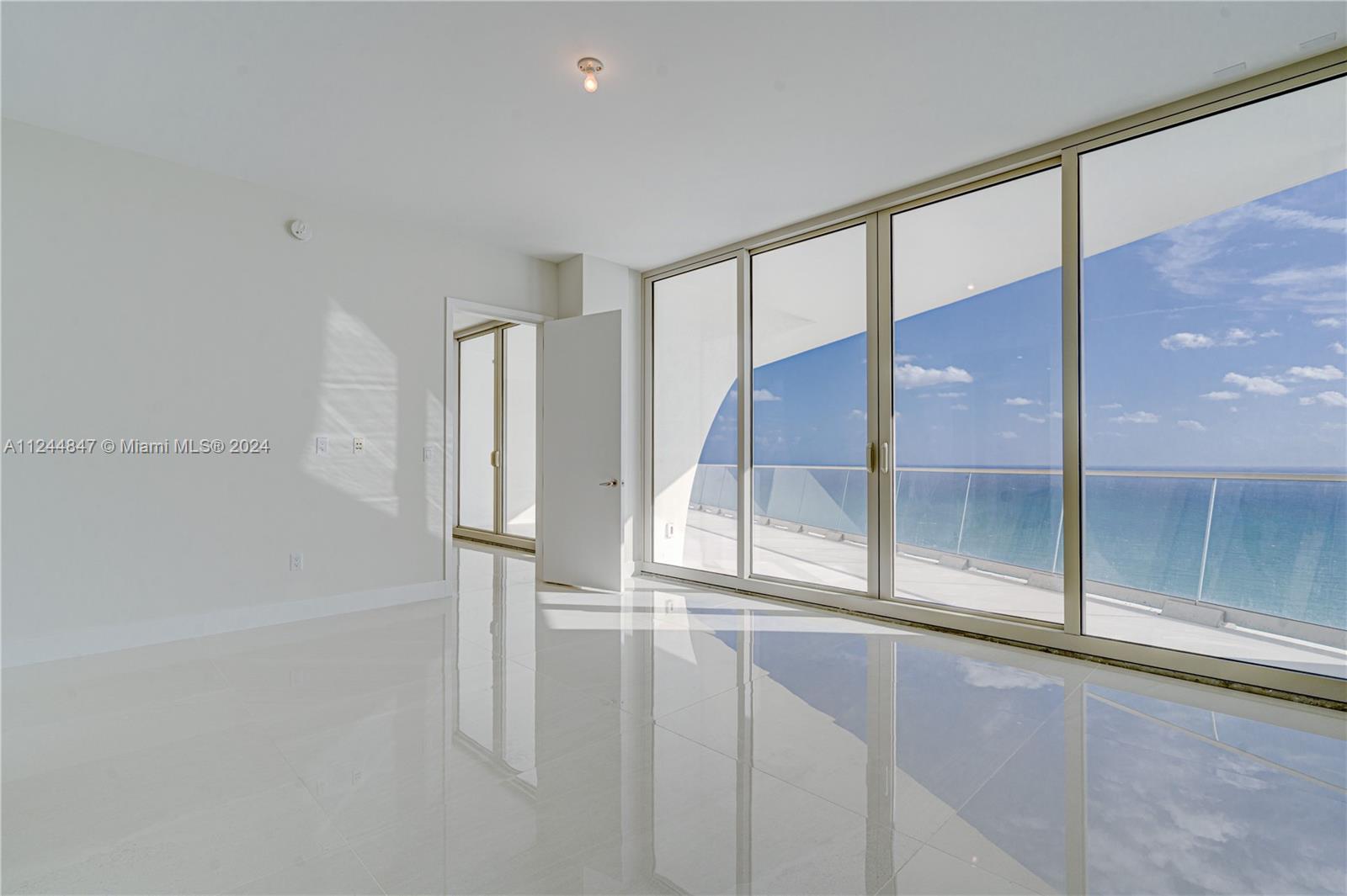 MASTER SUITE WITH DIRECT OCEAN VIEWS