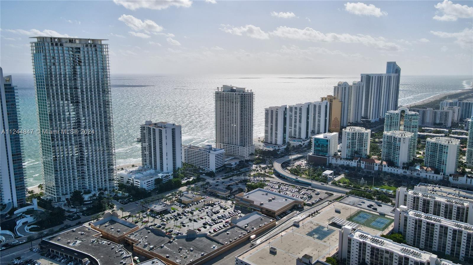 AEREAL VIEW IN SUNNY ISLES BEACH