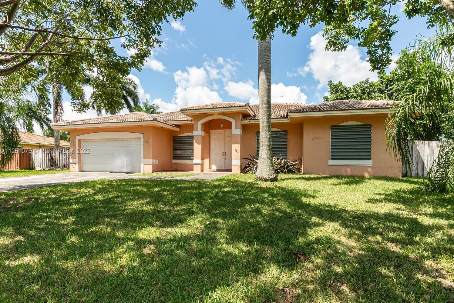 Beautiful home in a great neighborhood! This home has it all, featuring high ceilings, all tile floors, and a spacious layout!  Corner lot on a builder's half acre! Fully fenced yard with room for a pool and boat! No association here! Will not last, make your appointment today!