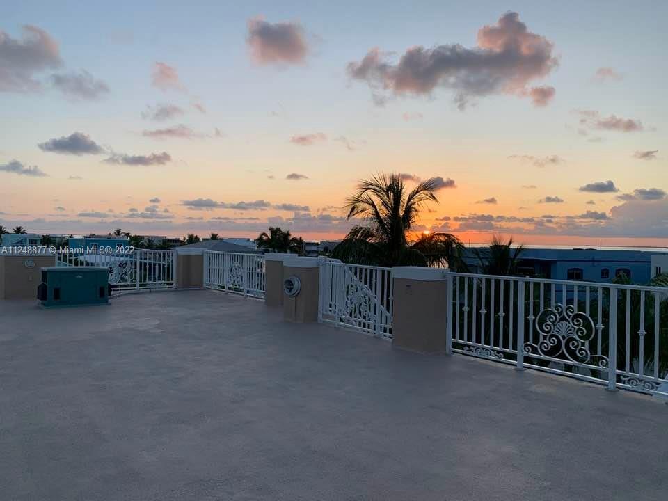 Sunsets at​​‌​​​​‌​​‌‌​‌‌​​​‌‌​‌​‌​‌​​​‌​​ Sundeck