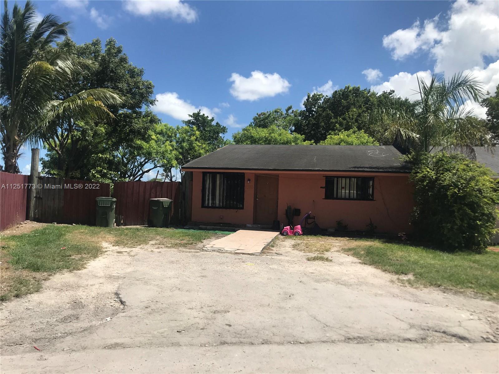 One story villa 3 bedrooms 2 baths ceramic tiles throughout the entire house/ corner lot / biggest backyard in this subdivision/ front of Harris field park, One block of bus stop, US1, supermarkets, schools, turnpike