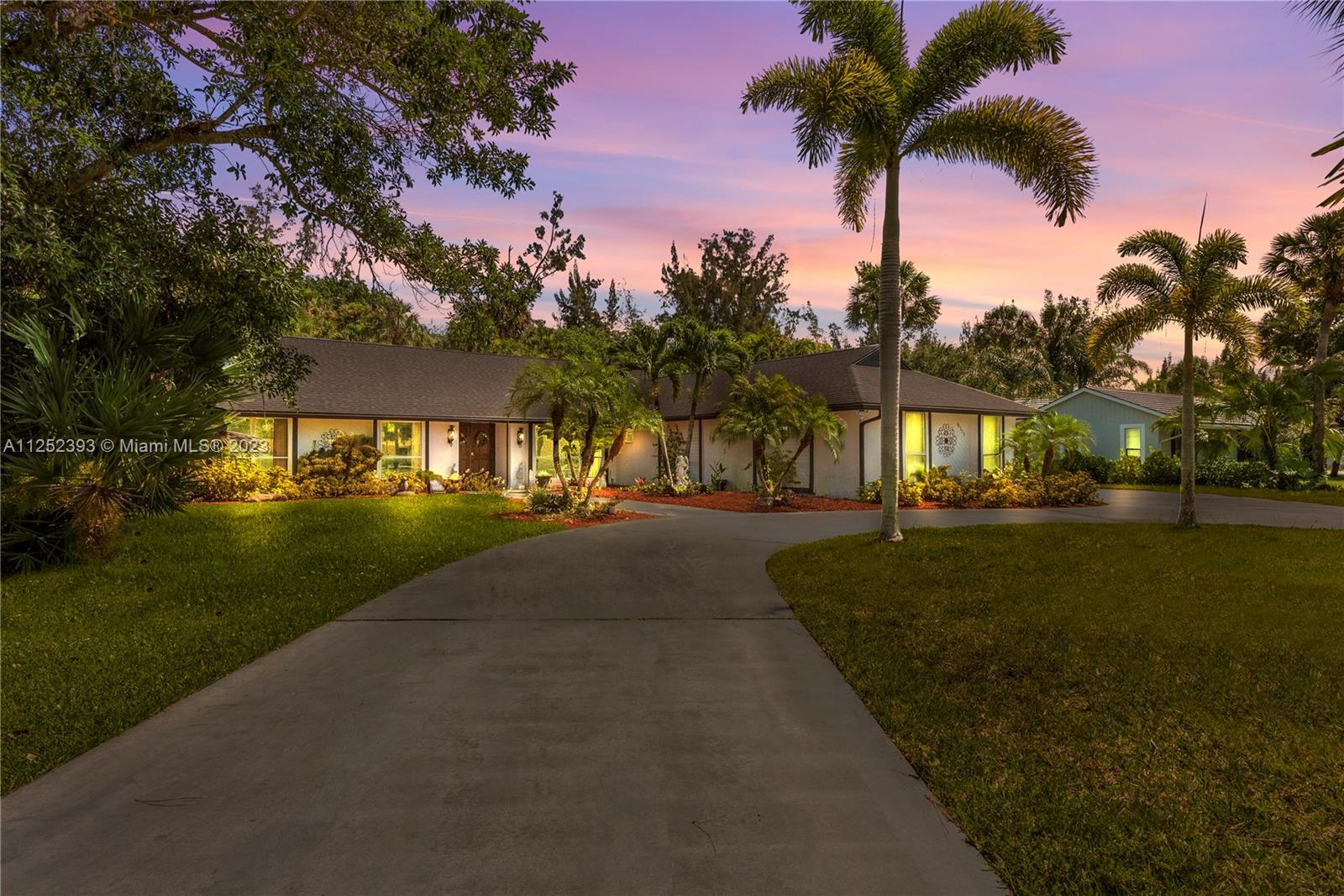 Wonderful Stone patio and double pool to soak in the natural Florida sunlight and warm climate