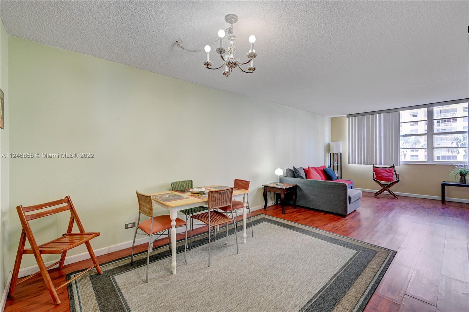 Listing Photo 11