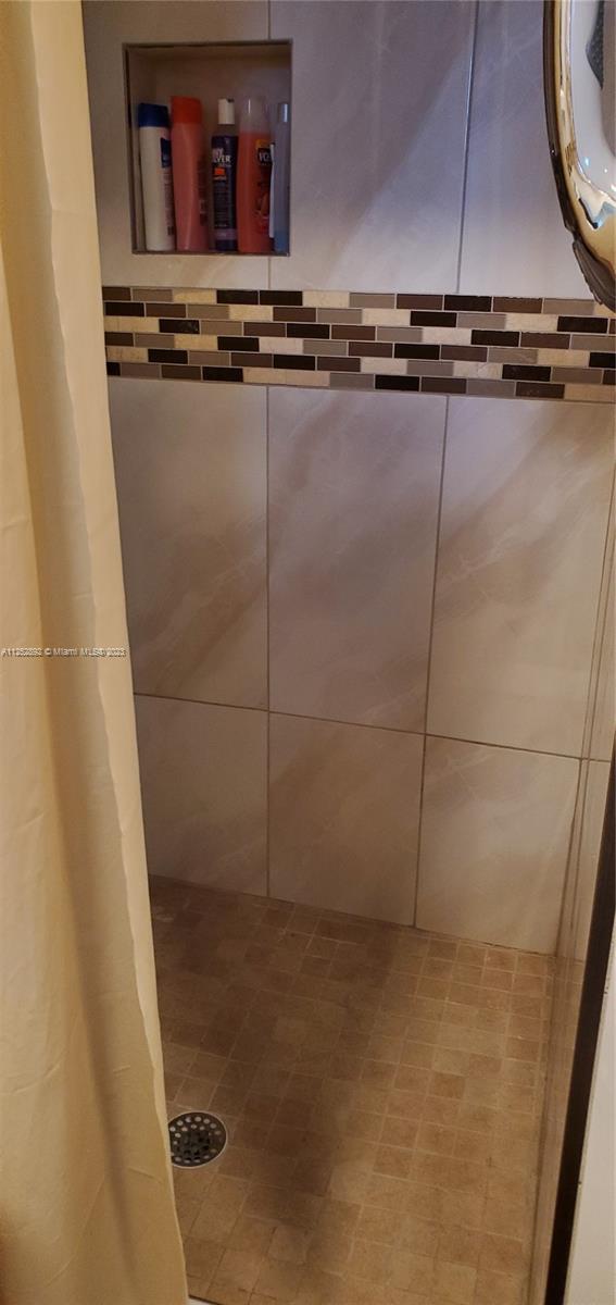 Separate shower unit 1