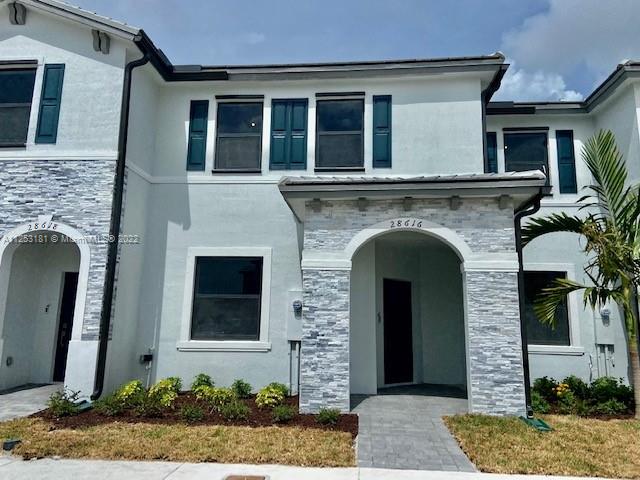 Brand new smart home townhome, with open floor kitchen, stainless steel appliances, tile floors on 1st floor and carpet on 2nd floor. Small backyard to enjoy barbecues outdoor. Biggest plan floor on villas (without garage). Nice gate community, with club house & swimming pool coming soon. Great location, close to shops & restaurants and easy access to Turnpike.