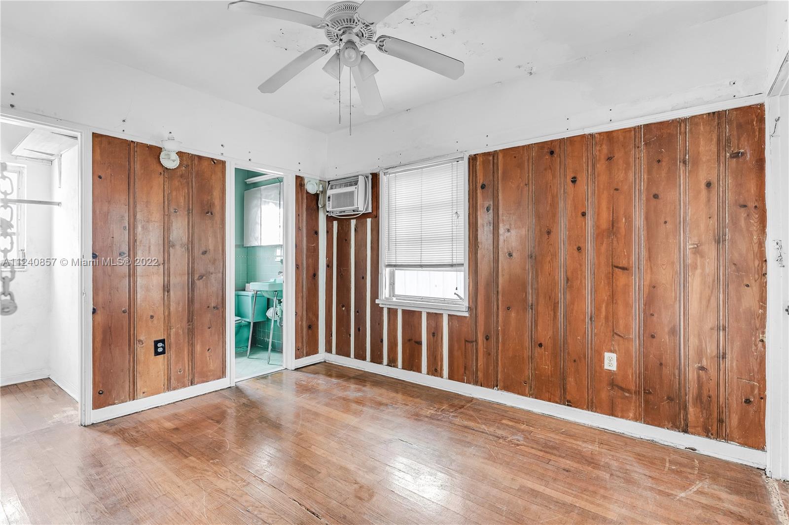 Listing Photo 12