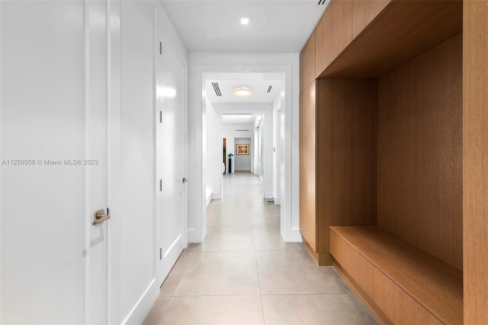 MUDROOM/FOYER