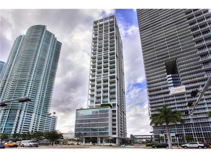 THE BEST BUILDING IN ALL DOWNTOWN...GREAT INVESTMENT ...TENANT IN PLACE AT $3300 PER MONTH...NEW NEIGHBORHOOD BEING COMPLETED EACH DAY...BUY THE FUTURE OF DOWNTOWN MIAMI