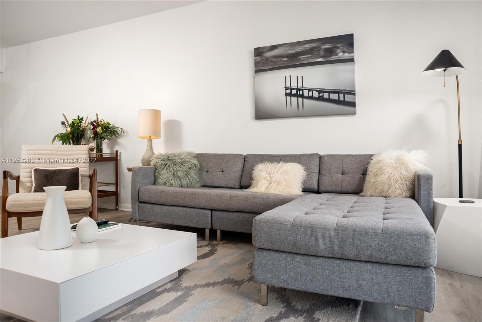 1419 LIVING ROOM