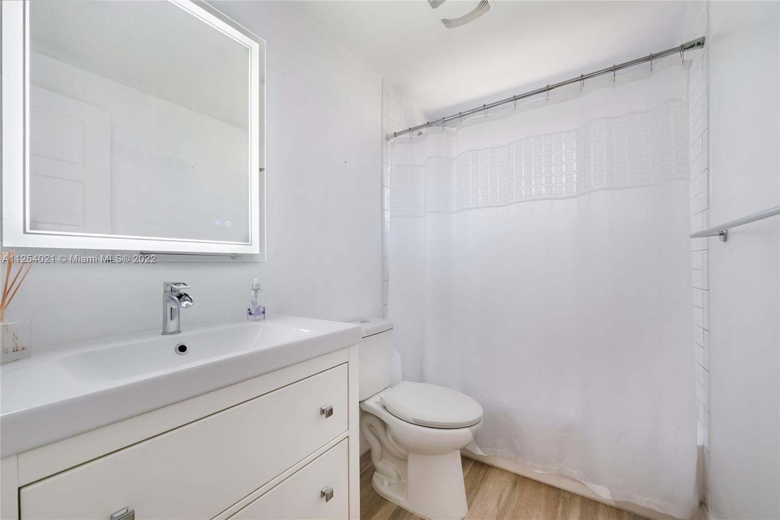 Listing Photo 11
