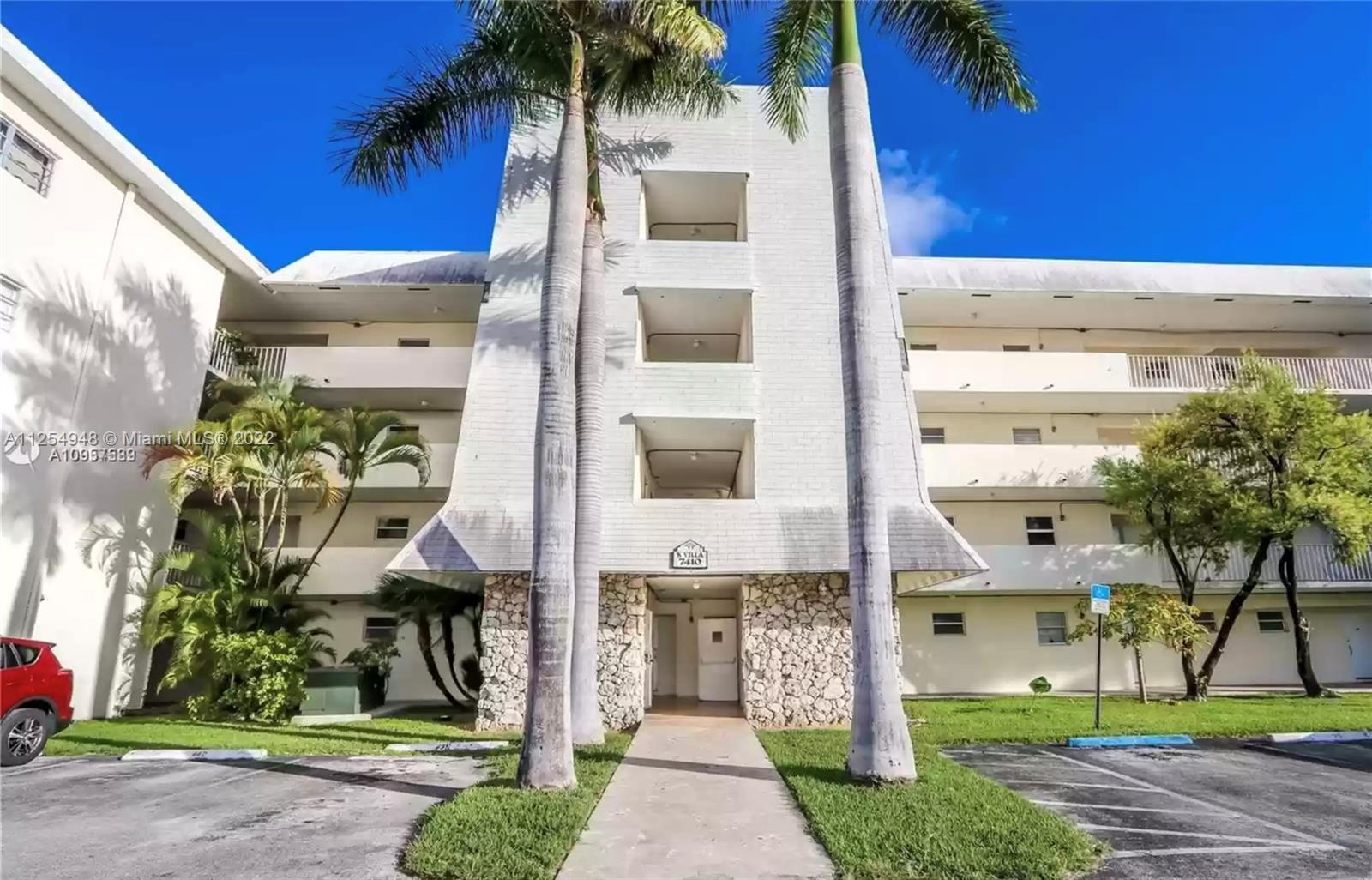 Beautiful 1 Bedroom 1 bath Condo in the heart of Dadeland. Walking distance to the Metro Rail, Dadeland Mall, Restaurants and much more. Easy access to Palmetto to 826.

Great Investment opportunity ! 
Property is currently occupied by a tenant of 6 years @ $1400. with no desire to leave 
(lease ends 02-2023)