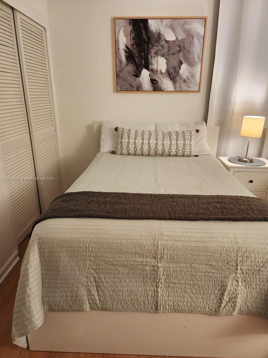 Listing Photo 9