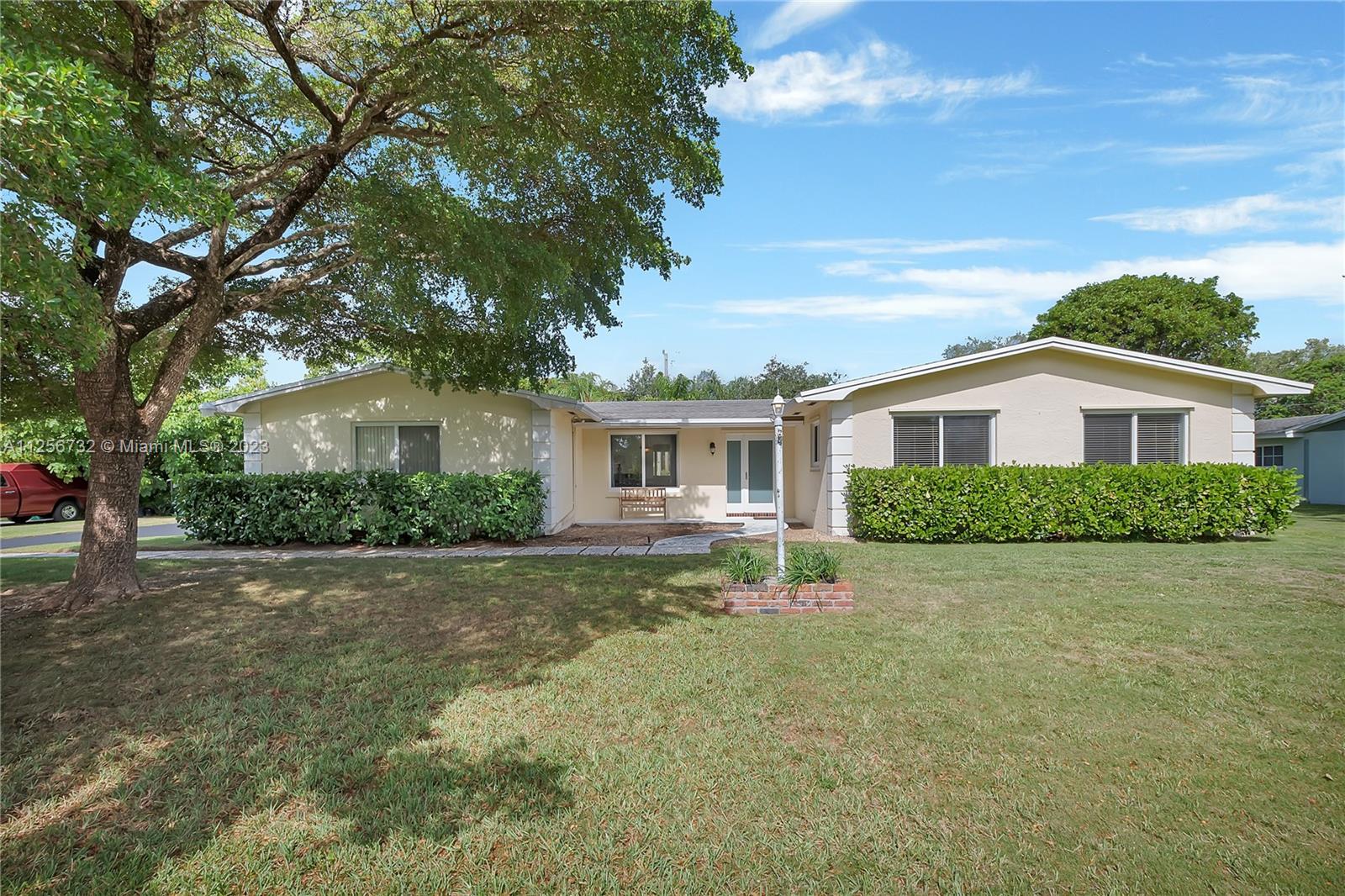 17460 SW 85th Ave  For Sale A11256732, FL