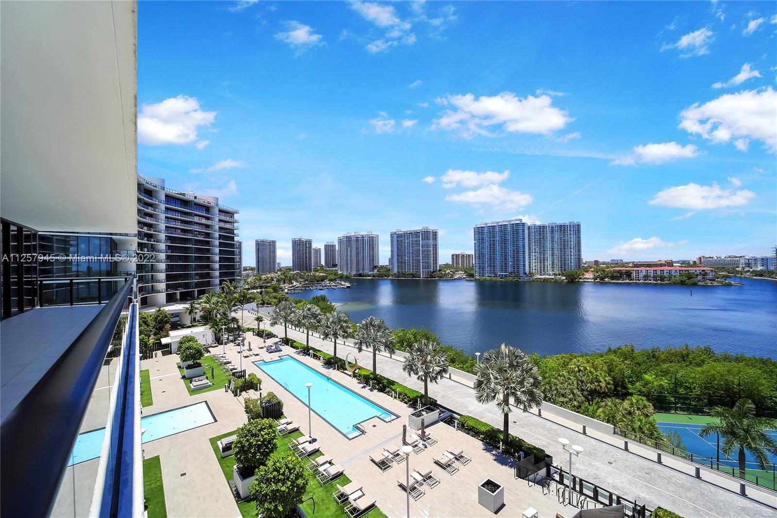 SPECTACULAR INTRACOASTAL VIEWS