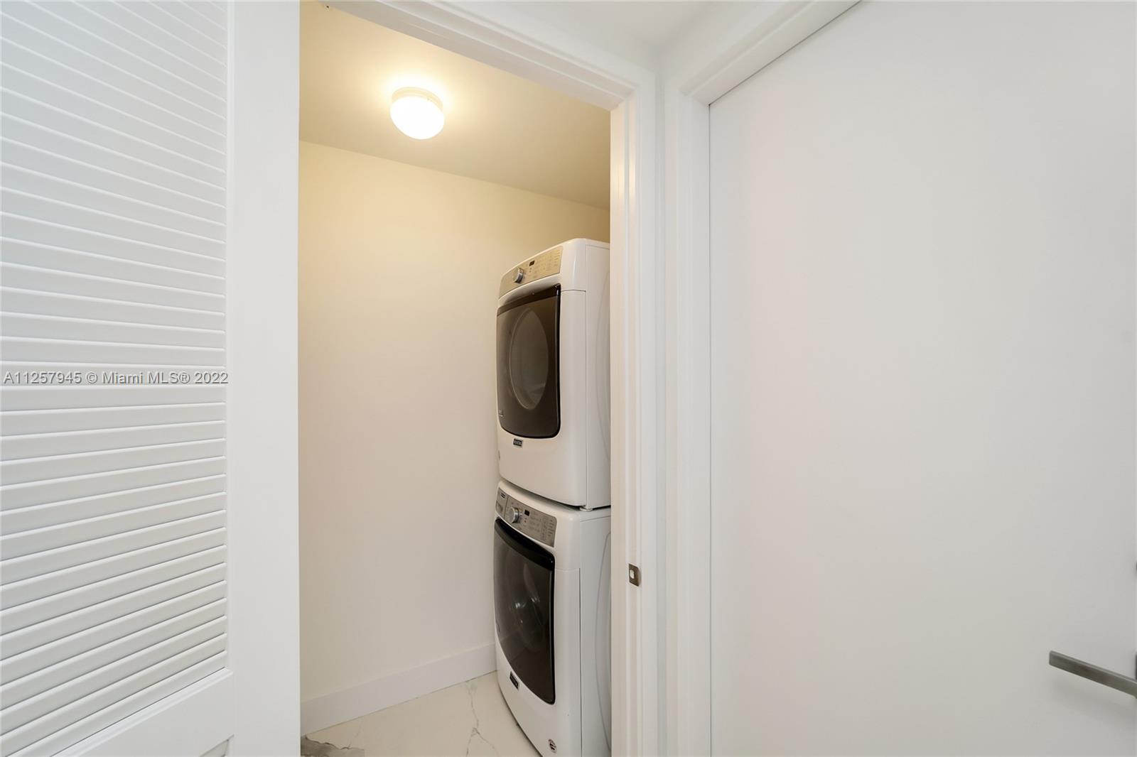 WASHER AND DRYER ROOM