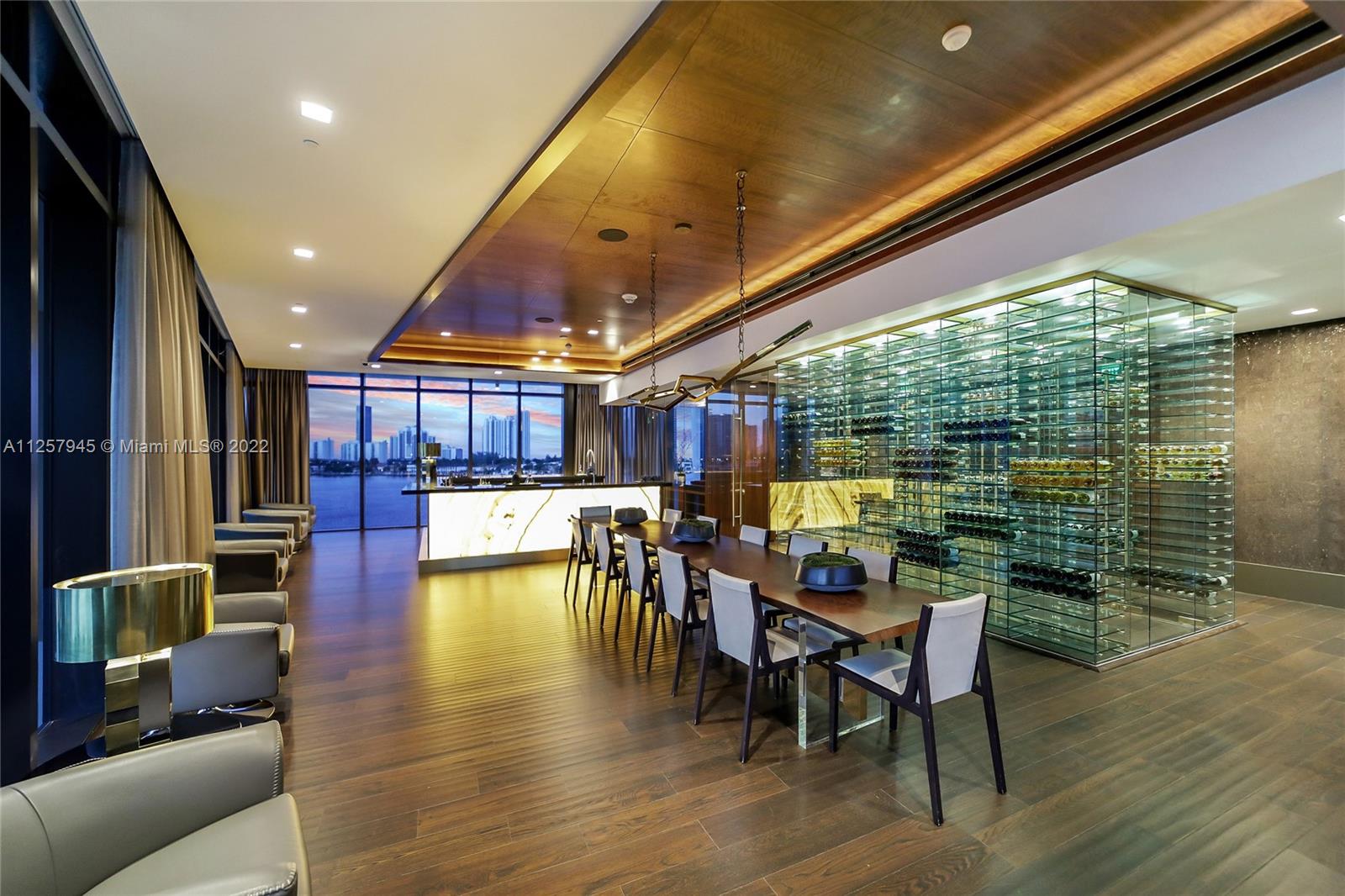 WINE/CIGAR ROOM 2