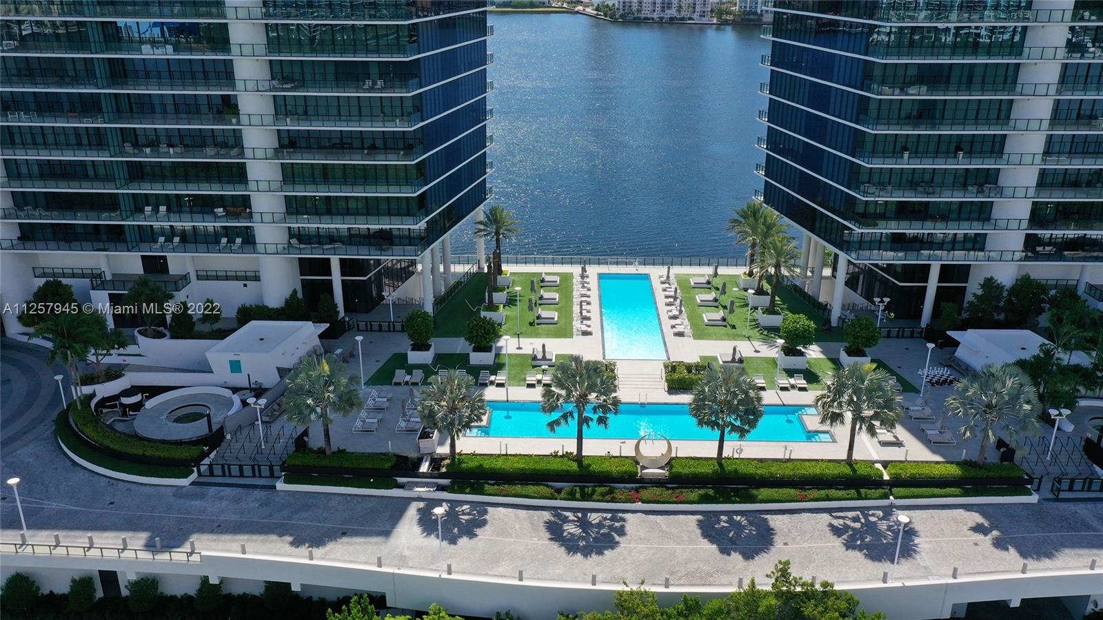 PRIVATE POOLS  SURROUNDED BY WATER AND FRESH AIR