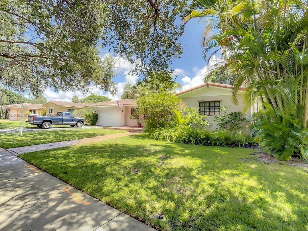Photo 2 of 14231 Cypress Ct in Miami Lakes - MLS A11259328